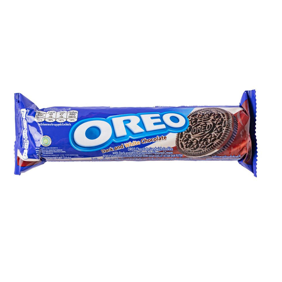 Confezione da 137g di biscotti al cioccolato fondente e bianco Oreo Dark & White Chocolate