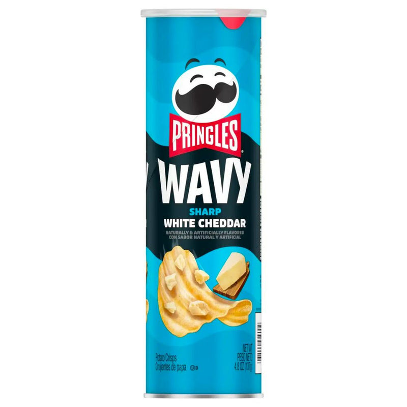 Confezione da 137g di patatine al cheddar Pringles Wavy Sharp White Cheddar