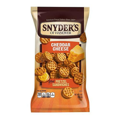 Snyder's Pretzel Sandwiches Cheddar Cheese, pretzel ripieni di crema al formaggio da 60g (3943694991457)